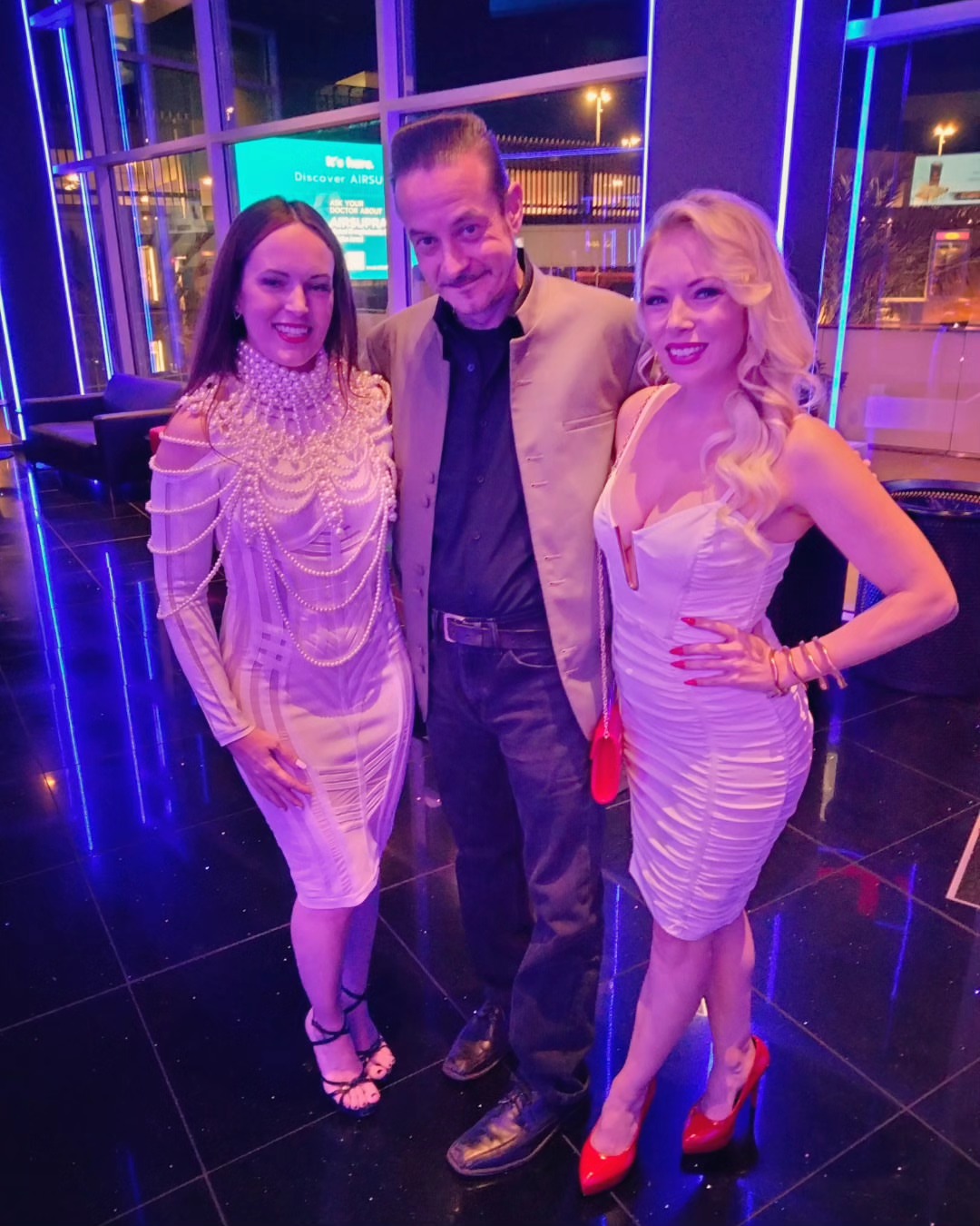 Awesome screening & red carpet for the new film GARDEN OF EDEN!! I am very proud of my friends, they really killed it!! 
Congrats to @joeyknetter @sarahfrenchonline @sarahnicklin & EVERYONE involved w