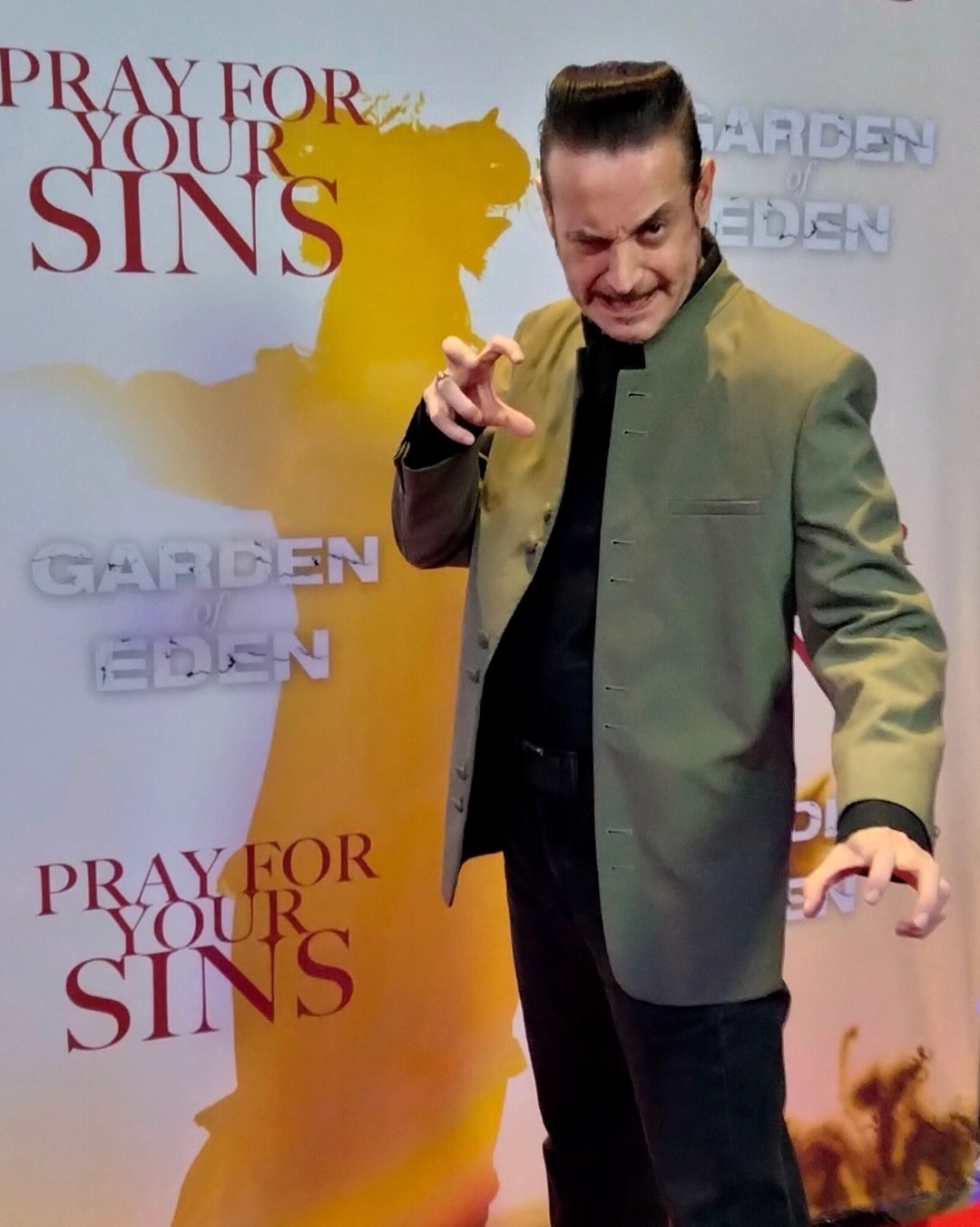 Awesome screening & red carpet for the new film GARDEN OF EDEN!! I am very proud of my friends, they really killed it!! 
Congrats to @joeyknetter @sarahfrenchonline @sarahnicklin & EVERYONE involved w