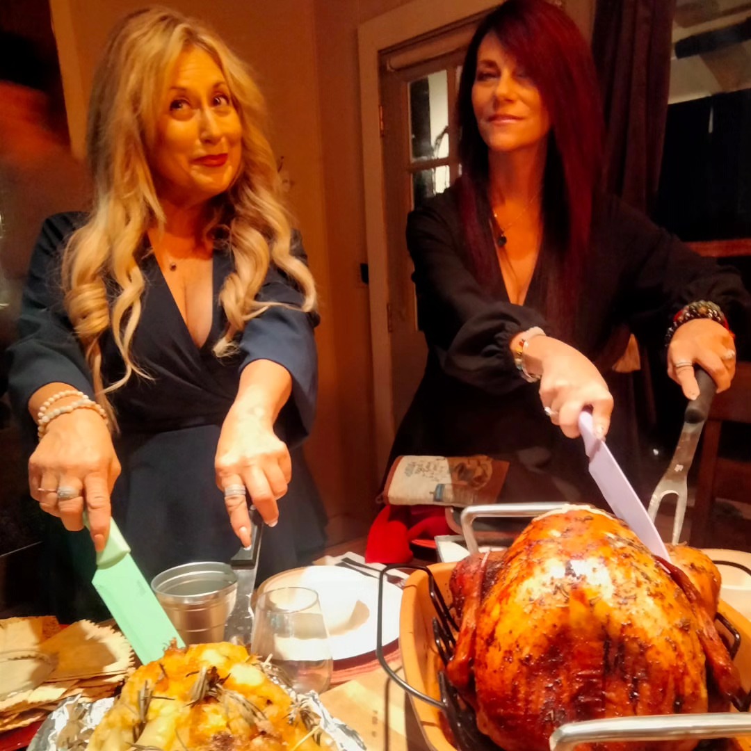 HUGE THANK YOU to my friends @maxwasaofficial & Cindy Cie for making a killer Thanksgiving spread!!! So tasty and many laughs, and the 49ers won too!! Yeah!!! 
#horror #horrorlove #horrorfan #horrormo