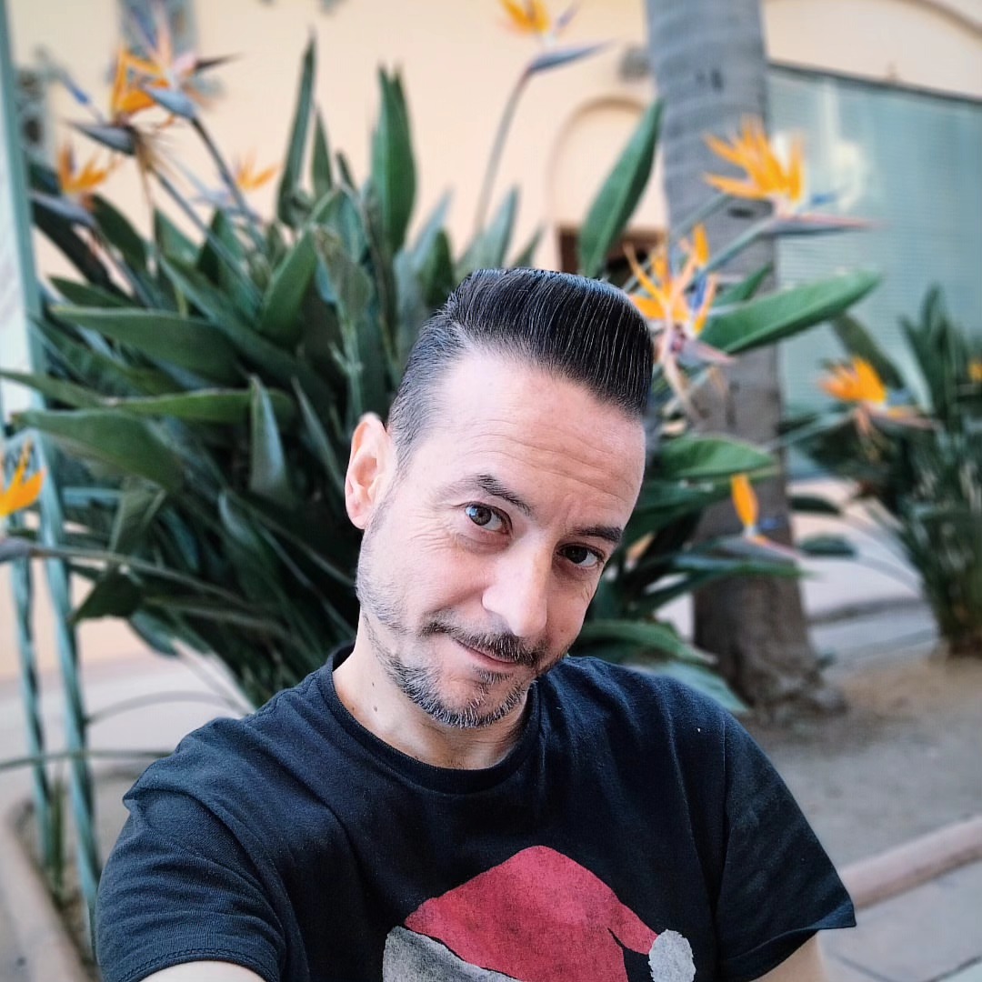 Zombies can lurk in the day time too... 🤣🧟‍♂️
#suavecito #guyswithbeards #instabeard #beardandcompany #laguy #beardnation #dappermen #picoftheday #beardgang #guyswithstyle #hairstlye #socal #socalguys