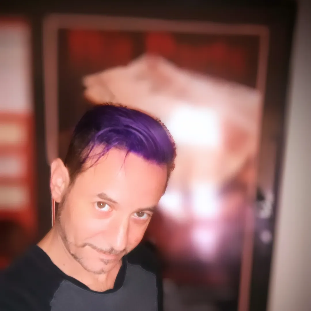 Thank you to the ALWAYS awesome @grahamvanhair for the killer cut! We decided it was time for purple! 😁
(My hair no product)
#suavecito #guyswithpurplehair #purplehair #instabeard #beardandcompany #la