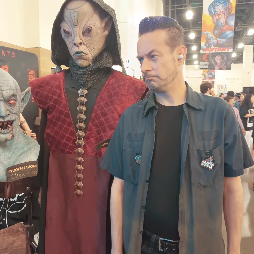 @monsterpaloozaofficial all weekend! On Sunday I took my buddy Sam to see the horrors!! Horribly cool!
#monsterpalooza #monsters #horrormovies #horror #horrorlove #horrorfan #horrormovie #horrormovies