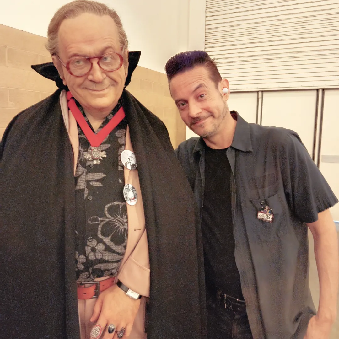@monsterpaloozaofficial all weekend! On Sunday I took my buddy Sam to see the horrors!! Horribly cool!
#monsterpalooza #monsters #horrormovies #horror #horrorlove #horrorfan #horrormovie #horrormovies