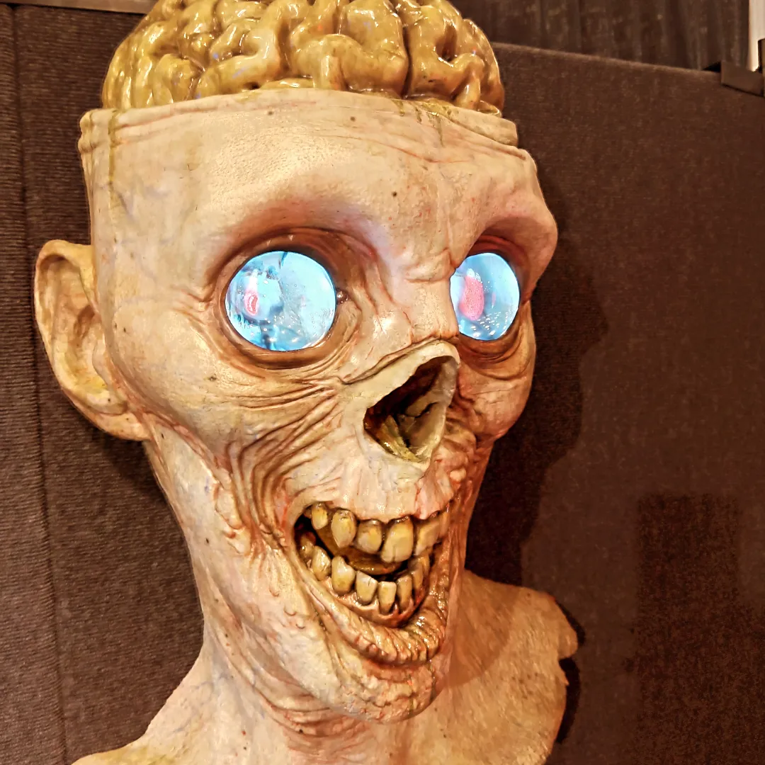 @monsterpaloozaofficial all weekend! On Sunday I took my buddy Sam to see the horrors!! Horribly cool!
#monsterpalooza #monsters #horrormovies #horror #horrorlove #horrorfan #horrormovie #horrormovies