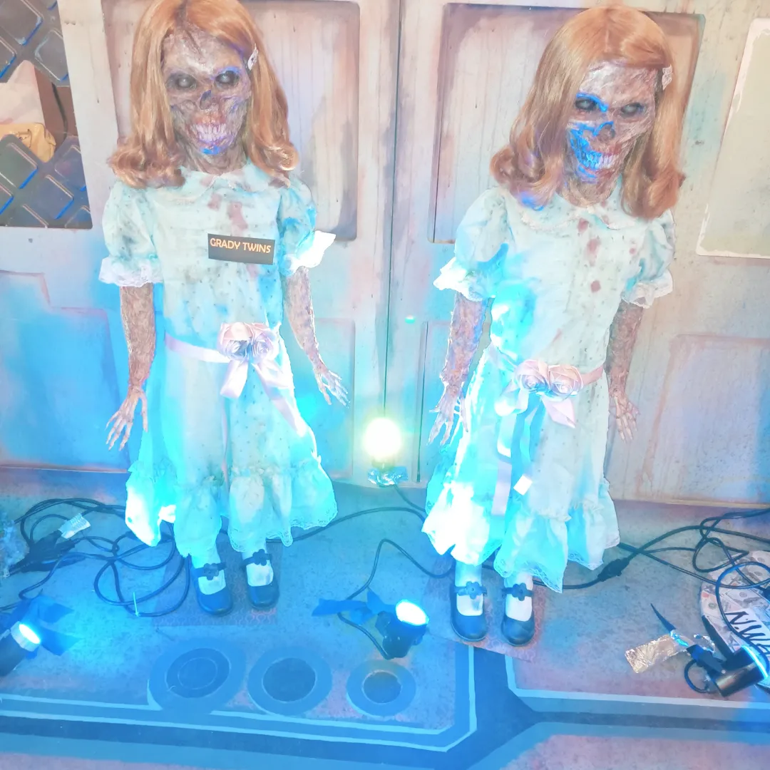 @monsterpaloozaofficial all weekend! On Sunday I took my buddy Sam to see the horrors!! Horribly cool!
#monsterpalooza #monsters #horrormovies #horror #horrorlove #horrorfan #horrormovie #horrormovies