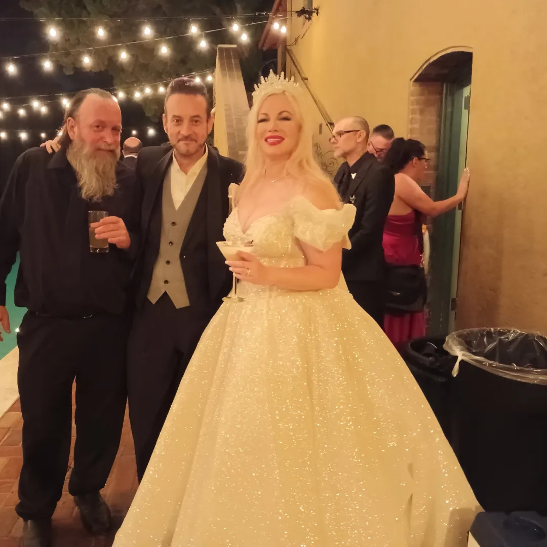 My friends @actressjessicacameron & @officialthomashaley had a fairytale wedding today.... It was beautiful, fun, and I'm so proud of these awesome people!!! Much love! 
#jessicacameron #thomashaley #