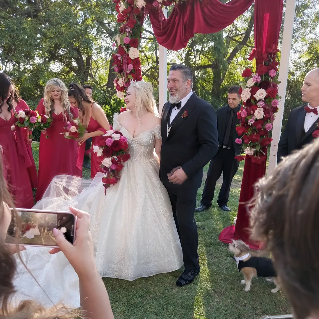 My friends @actressjessicacameron & @officialthomashaley had a fairytale wedding today.... It was beautiful, fun, and I'm so proud of these awesome people!!! Much love! 
#jessicacameron #thomashaley #