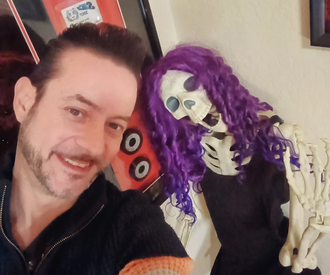 SkeleTina wanted a selfie... 😜
#suavecito #skeleton #beardandcompany #laguy #beardnation #dappermen #picoftheday #guyswithstyle #hairstlye #socal #socalguys #guyswithcoolhairstyle #handsomedude #lalif