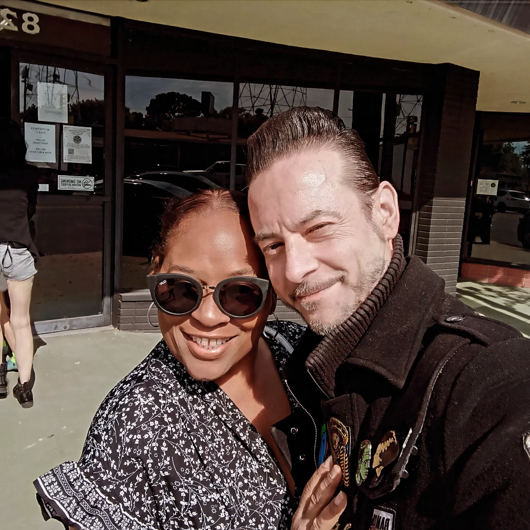 Had an amazing time at @darkdelhorror signing of What Fresh Hell Is This!!! 
Was SO great to catch up with so many amazing horror peeps!! Like my wonderful MY UNDEADLY co-star @its_michelle_tomlinson 