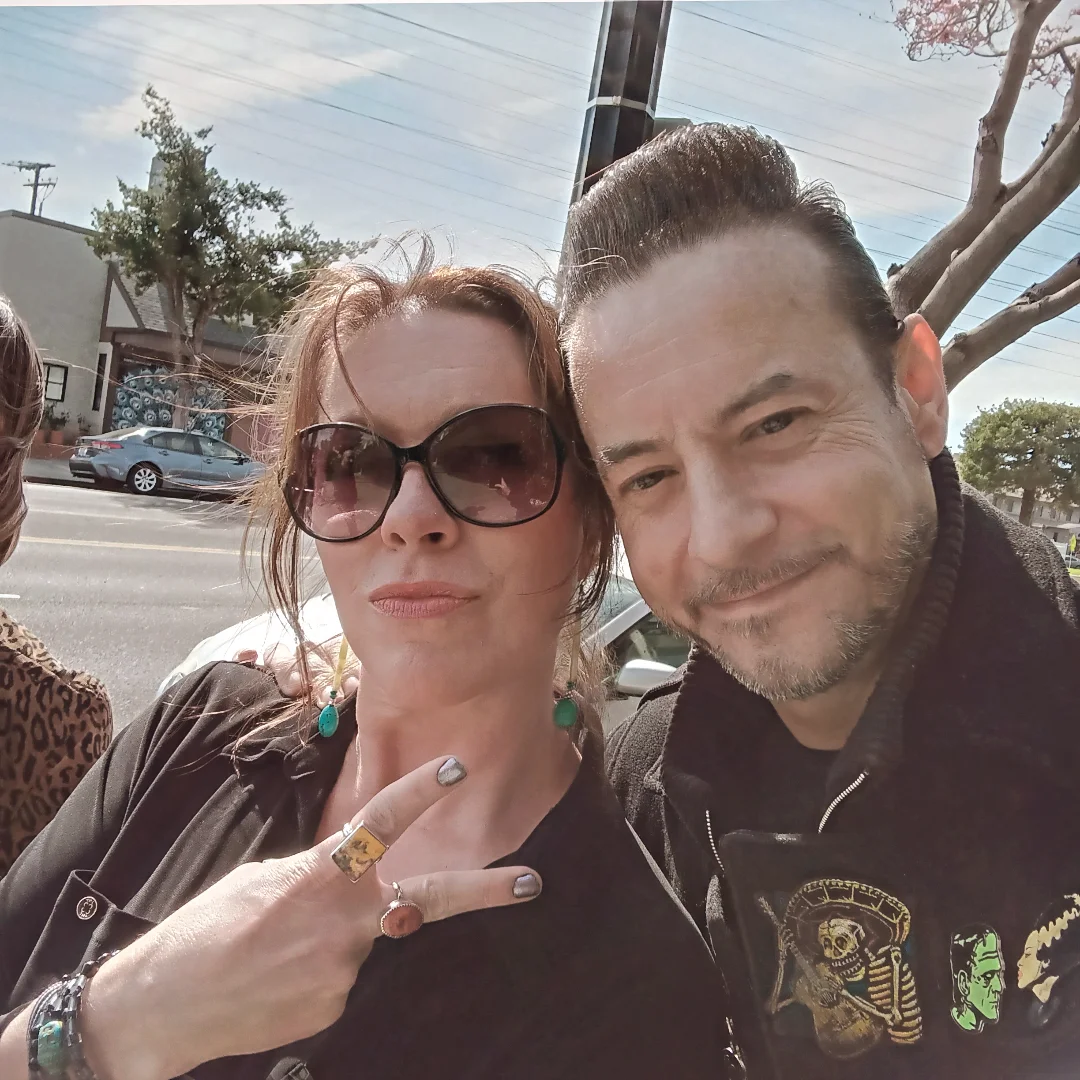 Had an amazing time at @darkdelhorror signing of What Fresh Hell Is This!!! 
Was SO great to catch up with so many amazing horror peeps!! Like my wonderful MY UNDEADLY co-star @its_michelle_tomlinson 