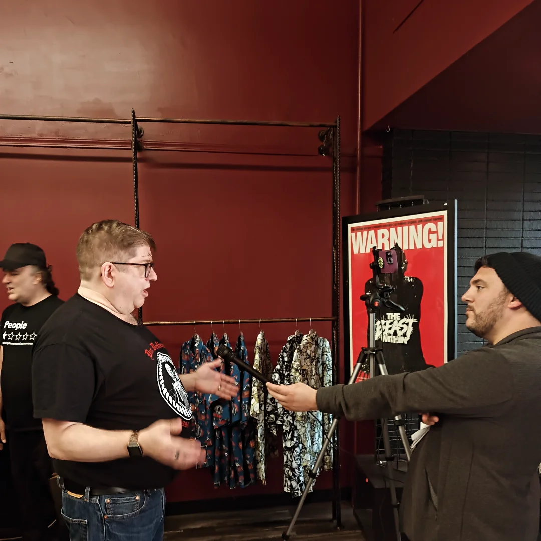 Had an amazing time at @darkdelhorror signing of What Fresh Hell Is This!!! 
Was SO great to catch up with so many amazing horror peeps!! Like my wonderful MY UNDEADLY co-star @its_michelle_tomlinson 