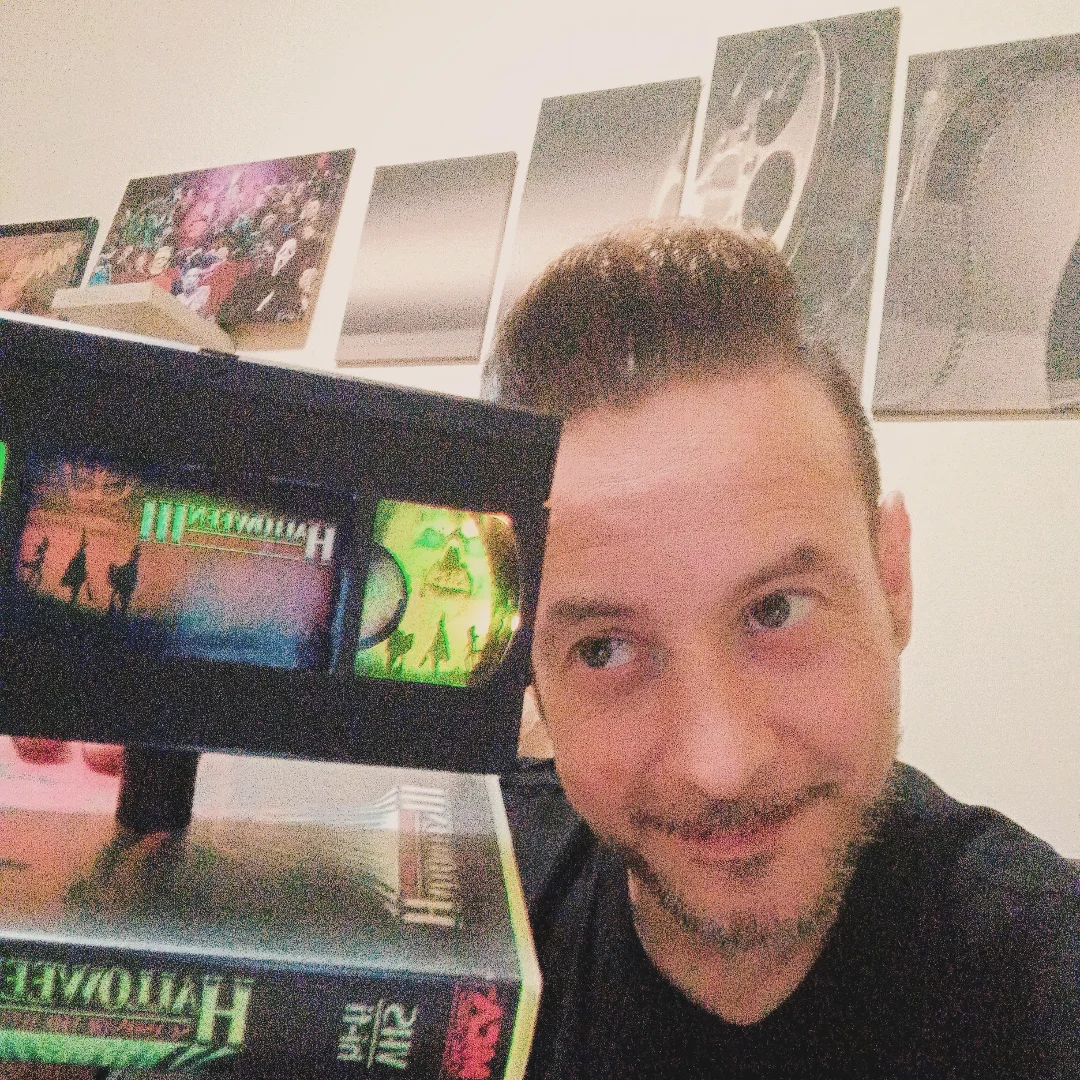 HUGE THANK YOU to @atlantia_skye for the HORRIBLY AMAZING B DAY GIFT!!! It's an actual VHS tape of one of my favorite movies Halloween 3 , & it's a Lamp!!! 
In the immortal words of Brick Tamblyn - 