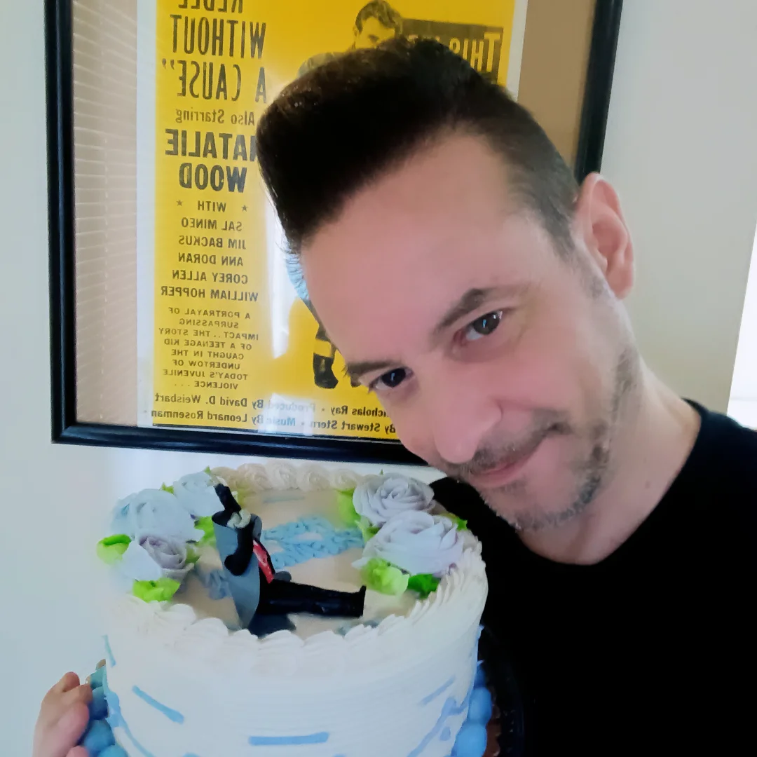 HUGE THANK YOU to @nikkibelove who always makes sure I have a birthday cake, on my B day!!! You and your family are amazing, thanks for being such a great friend and reminding me to smile when I Grrrr