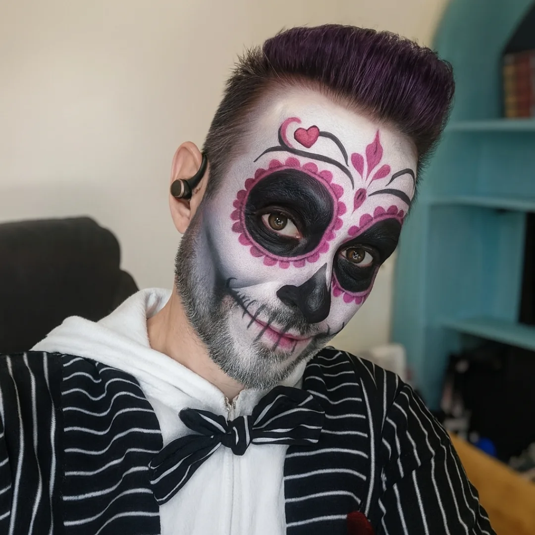 Hope your Dia de los Difuntos was a killer one!!! 
#diadelilosmuertos #diadelosdifuntos #skull #sugarskull #sugarakullmakeup #suavecito #beardedlife #lalifestyle #classydapper #instapic #zombiedave #h