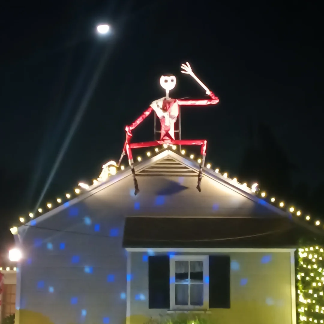 A little thanks to Jack and the moon for helping a zombie bring a smile to the right face.... 
#horrorguy #horrorchristmas #director #jackskelington #smile